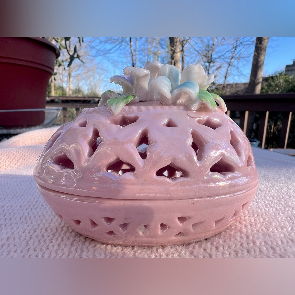 Vintage Pink Lusterware Filigree Egg Trinket Dish, perfect for Easter Baskets 🐣 - Picture 3 of 6